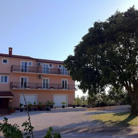 Maxi Casa de hóspedes 3*