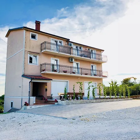 Maxi Casa de hóspedes 3*